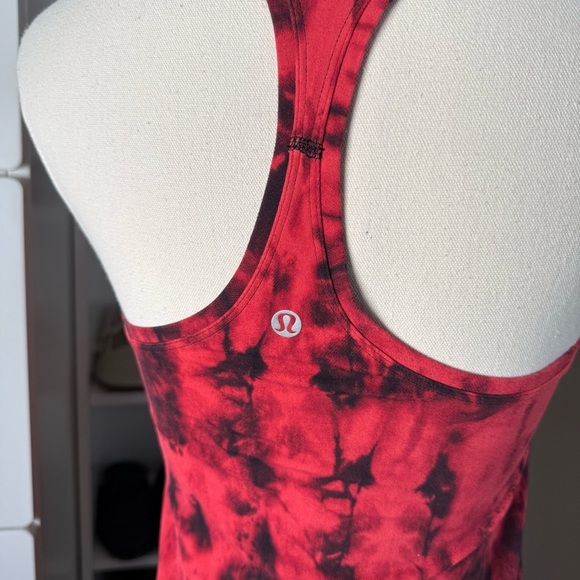 Lululemon Red and Black Tie-Dye Cool Racerback II Nulu Game Day Tank Top Size 6 - Picture 2 of 13